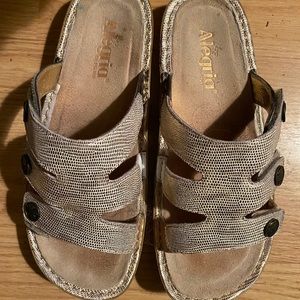 Algeria sandals size 39